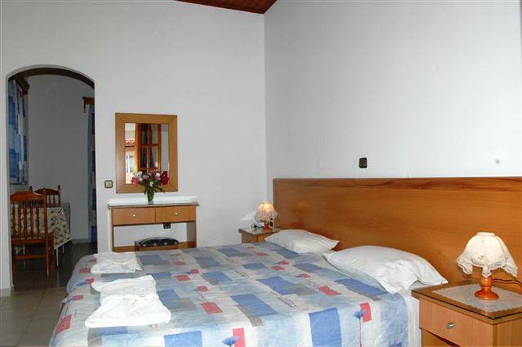 Blue Sky Aparthotel Sidárion Quarto foto